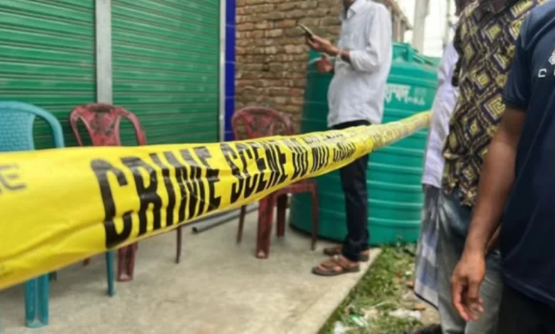 দোকানে ঢুকে ব্যবসায়ীকে কুপিয়ে ও গলা কেটে হত্যা 1 d5b9d25952282b0a7e0d5f57aa9920f5 6a12e1199f8a6
