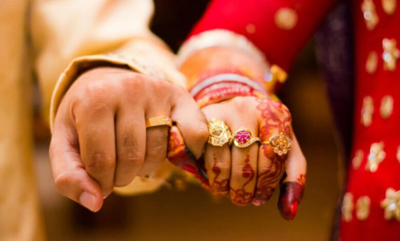 মেয়ের বিয়ের পাত্র নিয়ে পালালেন মা 1 marriage