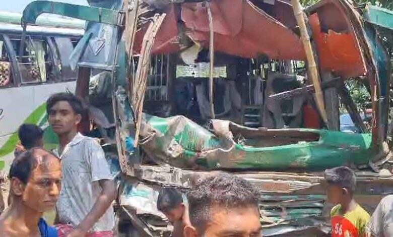 কুষ্টিয়ায় দুই বাসের মুখোমুখি সংঘর্ষে নিহত ১, সেনাসদস্যসহ আহত ৬০ 1 sa 124.1780217072