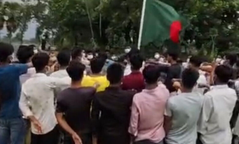 শেখ হাসিনাকে দেশে ফেরাতে ভালুকায় নিষিদ্ধ যুবলীগের শপথ, ভিডিও ভাইরাল 1 1782130950 c8cc45e07b473e4a7c43fecd28669ece