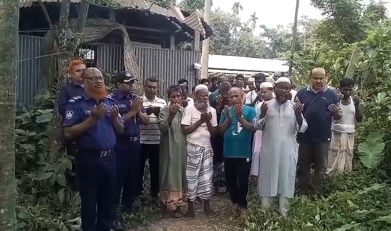 স্ত্রীর জানাজা পড়ার সুযোগটুকুও পেলেন না বৃদ্ধ! তিন বছর ধরে বাবাকে ঘরবন্দি সন্তানের! 1 Screenshot 2026 06 04 172811