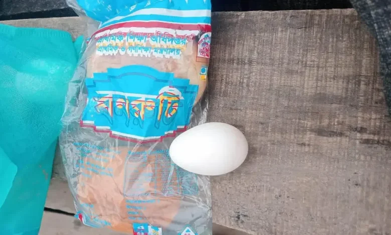 শিক্ষার্থীদের মিড ডে মিলে কাঁচা ডিম, অভিভাবকদের ক্ষোভ 1 kishoregonj 20260624193212